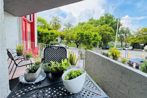 Condominio en venta en Hialeah, Florida, 2 dormitorios, 101.82 m2 № 1834552 - foto 7