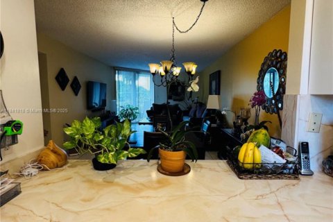 Condominio en venta en Hialeah, Florida, 2 dormitorios, 101.82 m2 № 1834552 - foto 16