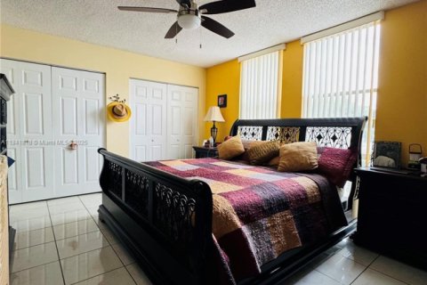 Condominio en venta en Hialeah, Florida, 2 dormitorios, 101.82 m2 № 1834552 - foto 9