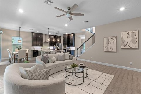 Casa en venta en Orlando, Florida, 5 dormitorios, 396.04 m2 № 1915518 - foto 13