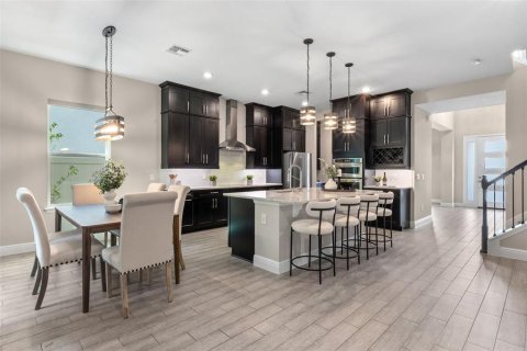 Casa en venta en Orlando, Florida, 5 dormitorios, 396.04 m2 № 1915518 - foto 8
