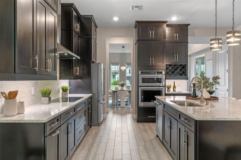 Casa en venta en Orlando, Florida, 5 dormitorios, 396.04 m2 № 1915518 - foto 5