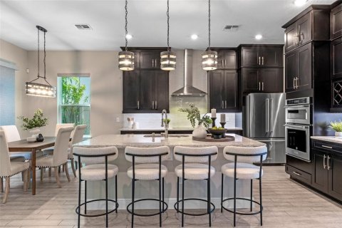 Casa en venta en Orlando, Florida, 5 dormitorios, 396.04 m2 № 1915518 - foto 4