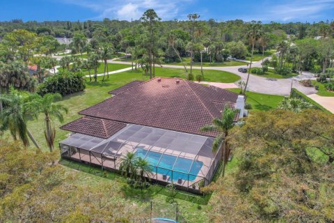 House in Wellington, Florida 6 bedrooms, 398.74 sq.m. № 1061113 - photo 1