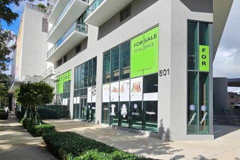 Propiedad comercial en venta en Miami, Florida № 2158288 - foto 3