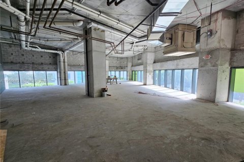 Propiedad comercial en venta en Miami, Florida № 2158288 - foto 4