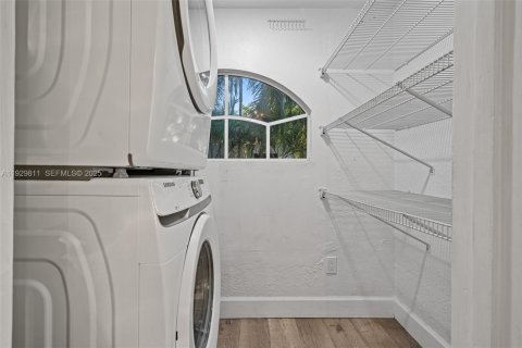 Casa en venta en Hollywood, Florida, 3 dormitorios, 128.02 m2 № 1989132 - foto 19