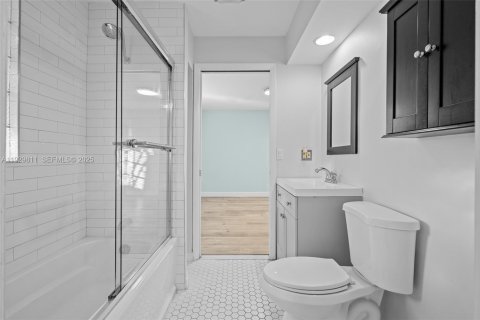 Casa en venta en Hollywood, Florida, 3 dormitorios, 128.02 m2 № 1989132 - foto 24