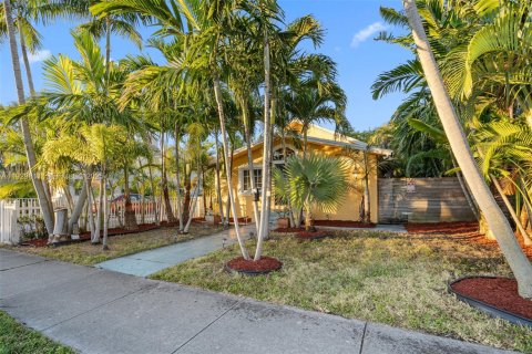 Casa en venta en Hollywood, Florida, 3 dormitorios, 128.02 m2 № 1989132 - foto 3