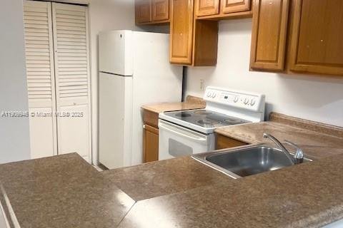 Condominio en alquiler en Plantation, Florida, 2 dormitorios, 89.65 m2 № 1965276 - foto 1