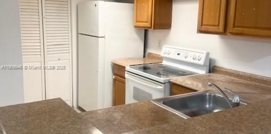 Condominio en Plantation, Florida, 2 dormitorios № 1965276