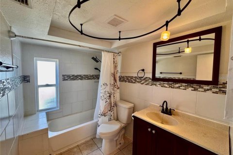 House in New Port Richey, Florida 3 bedrooms, 99.22 sq.m. № 1915172 - photo 10