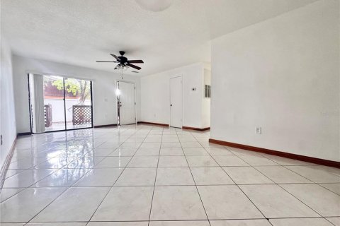 Townhouse in Kissimmee, Florida 2 bedrooms, 86.4 sq.m. № 1908342 - photo 3