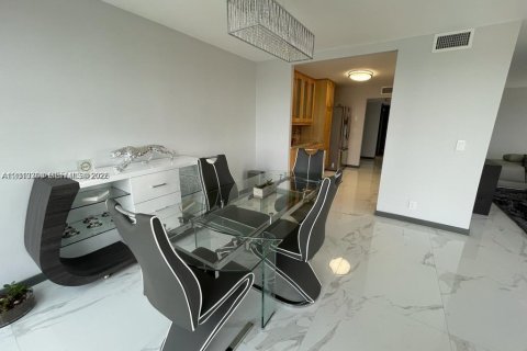 Condo in Hallandale Beach, Florida, 2 bedrooms  № 2075592 - photo 9