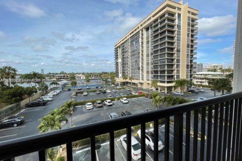 Condo in Hallandale Beach, Florida, 2 bedrooms  № 2075592 - photo 4