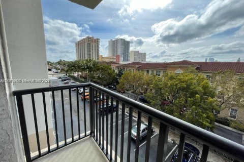 Condo in Hallandale Beach, Florida, 2 bedrooms  № 2075592 - photo 7
