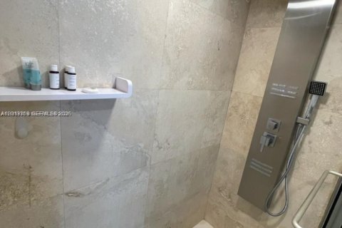 Condo in Hallandale Beach, Florida, 2 bedrooms  № 2075592 - photo 28