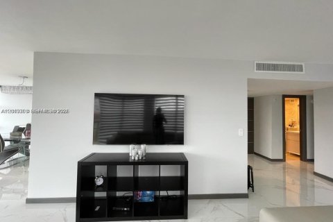 Condo in Hallandale Beach, Florida, 2 bedrooms  № 2075592 - photo 12