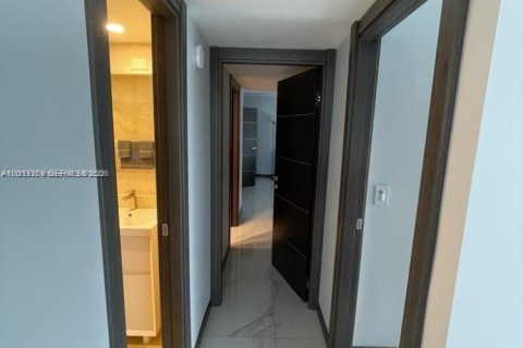 Condo in Hallandale Beach, Florida, 2 bedrooms  № 2075592 - photo 21