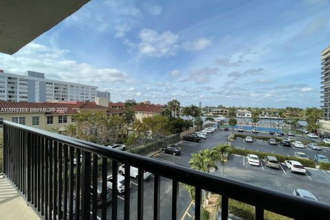 Condo in Hallandale Beach, Florida, 2 bedrooms  № 2075592 - photo 5