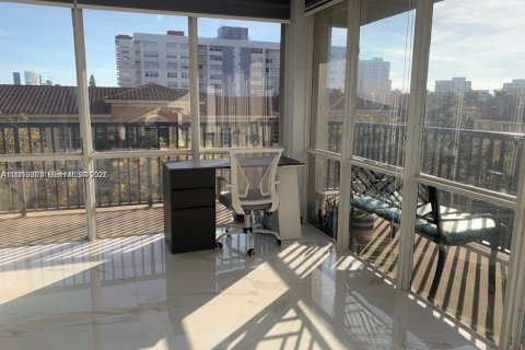 Condo in Hallandale Beach, Florida, 2 bedrooms  № 2075592 - photo 10