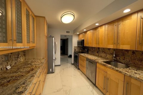 Condo in Hallandale Beach, Florida, 2 bedrooms  № 2075592 - photo 18