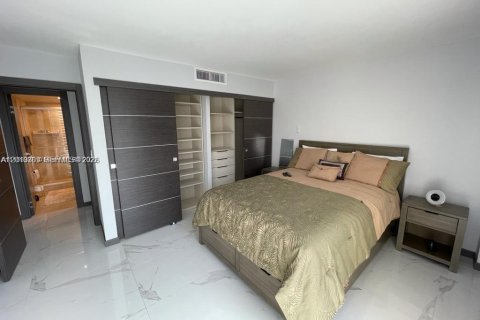 Condo in Hallandale Beach, Florida, 2 bedrooms  № 2075592 - photo 23