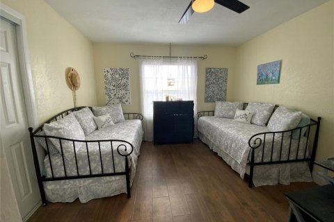 House in Lady Lake, Florida 4 bedrooms, 222.78 sq.m. № 2116316 - photo 16