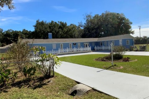 House in Lady Lake, Florida 4 bedrooms, 222.78 sq.m. № 2116316