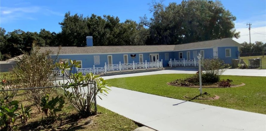 House in Lady Lake, Florida 4 bedrooms, 222.78 sq.m. № 2116316