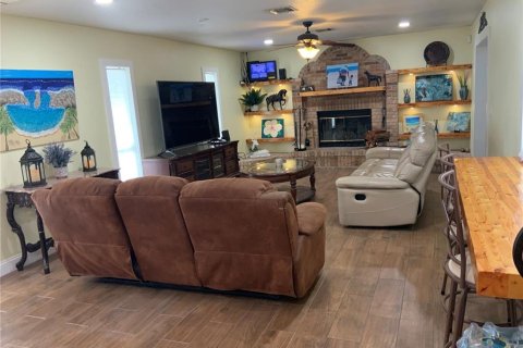 House in Lady Lake, Florida 4 bedrooms, 222.78 sq.m. № 2116316 - photo 4