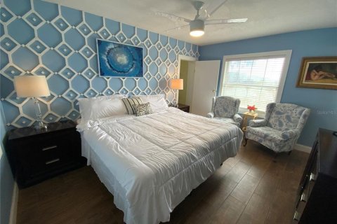 House in Lady Lake, Florida 4 bedrooms, 222.78 sq.m. № 2116316 - photo 13