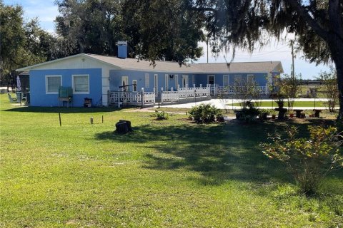 House in Lady Lake, Florida 4 bedrooms, 222.78 sq.m. № 2116316 - photo 3