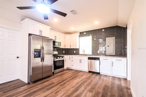 House in Tarpon Springs, Florida 3 bedrooms, 125.98 sq.m. № 2099086 - photo 14