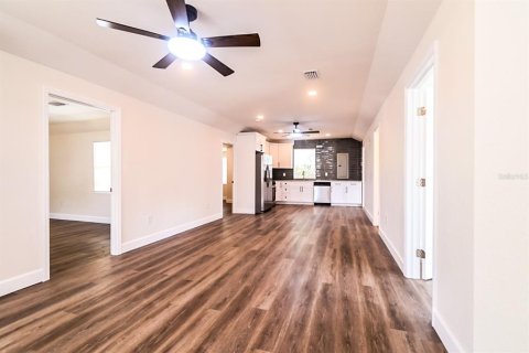 House in Tarpon Springs, Florida 3 bedrooms, 125.98 sq.m. № 2099086 - photo 13
