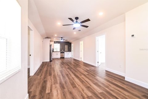 House in Tarpon Springs, Florida 3 bedrooms, 125.98 sq.m. № 2099086 - photo 11