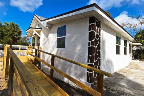 House in Tarpon Springs, Florida 3 bedrooms, 125.98 sq.m. № 2099086 - photo 9