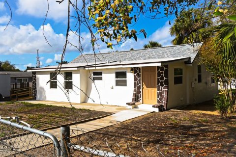 House in Tarpon Springs, Florida 3 bedrooms, 125.98 sq.m. № 2099086