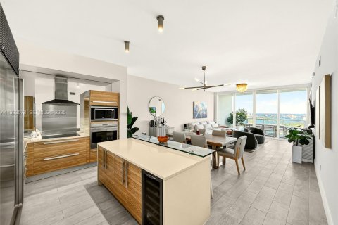 Condominio en venta en Miami, Florida, 3 dormitorios, 158.68 m2 № 1981994 - foto 1