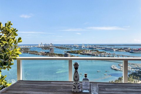 Condominio en venta en Miami, Florida, 3 dormitorios, 158.68 m2 № 1981994 - foto 3