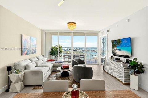 Condominio en venta en Miami, Florida, 3 dormitorios, 158.68 m2 № 1981994 - foto 12