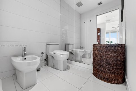 Condominio en venta en Miami, Florida, 3 dormitorios, 158.68 m2 № 1981994 - foto 26