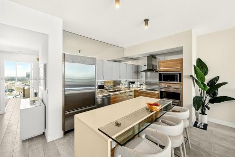 Condominio en venta en Miami, Florida, 3 dormitorios, 158.68 m2 № 1981994 - foto 17