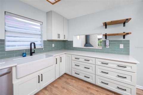 Снять в аренду виллу или дом в Семинол, Флорида 9 комнат, 129.04м2, № 1910656 - фото 17