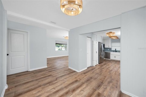 Снять в аренду виллу или дом в Семинол, Флорида 9 комнат, 129.04м2, № 1910656 - фото 2