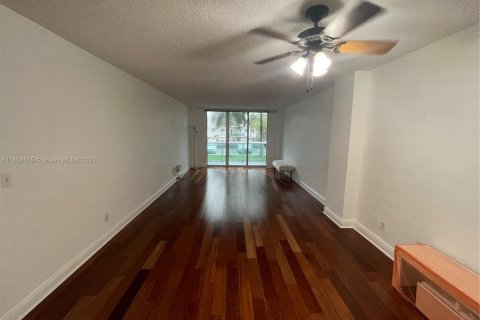 Condominio en venta en Sunny Isles Beach, Florida, 1 dormitorio, 92.9 m2 № 2012524 - foto 5