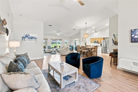 House in Trinity, Florida 2 bedrooms, 176.79 sq.m. № 2312919 - photo 2