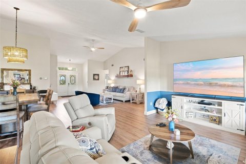 House in Trinity, Florida 2 bedrooms, 176.79 sq.m. № 2312919 - photo 9