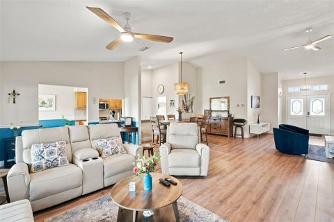 House in Trinity, Florida 2 bedrooms, 176.79 sq.m. № 2312919 - photo 8