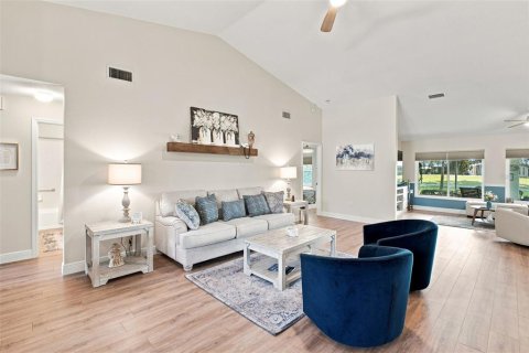 House in Trinity, Florida 2 bedrooms, 176.79 sq.m. № 2312919 - photo 3